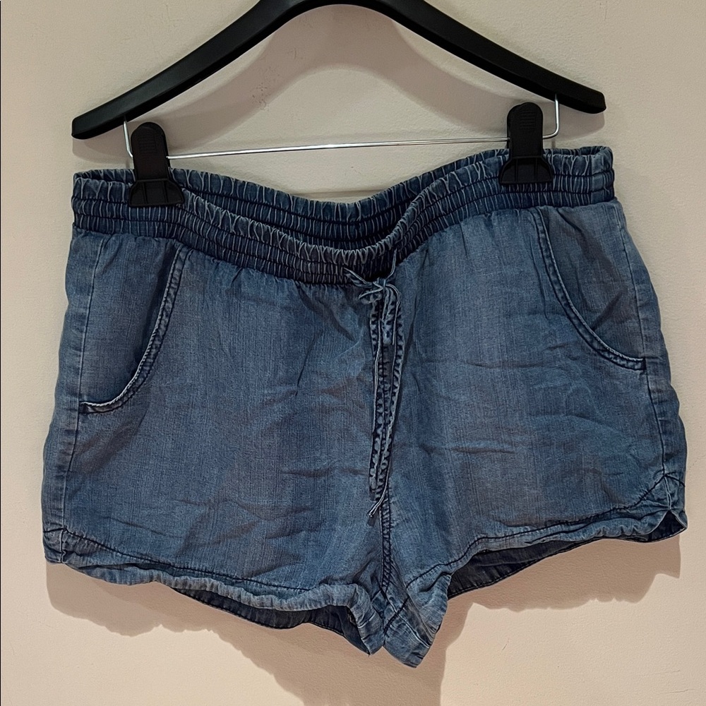 Flowy denim shorts